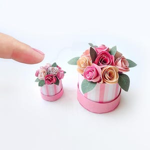 Ausdruckbare Miniatur Rosen in Geschenkbox | 1/6 und 1/12 Puppenhaus Blumen | DIY Papier Bastelbogen | Sofortiger Download PDF Vorlage