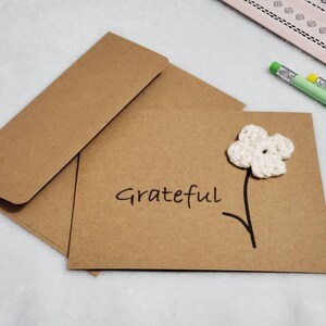 Cartão de papel artesanal de flor de crochê artesanal "Grateful"