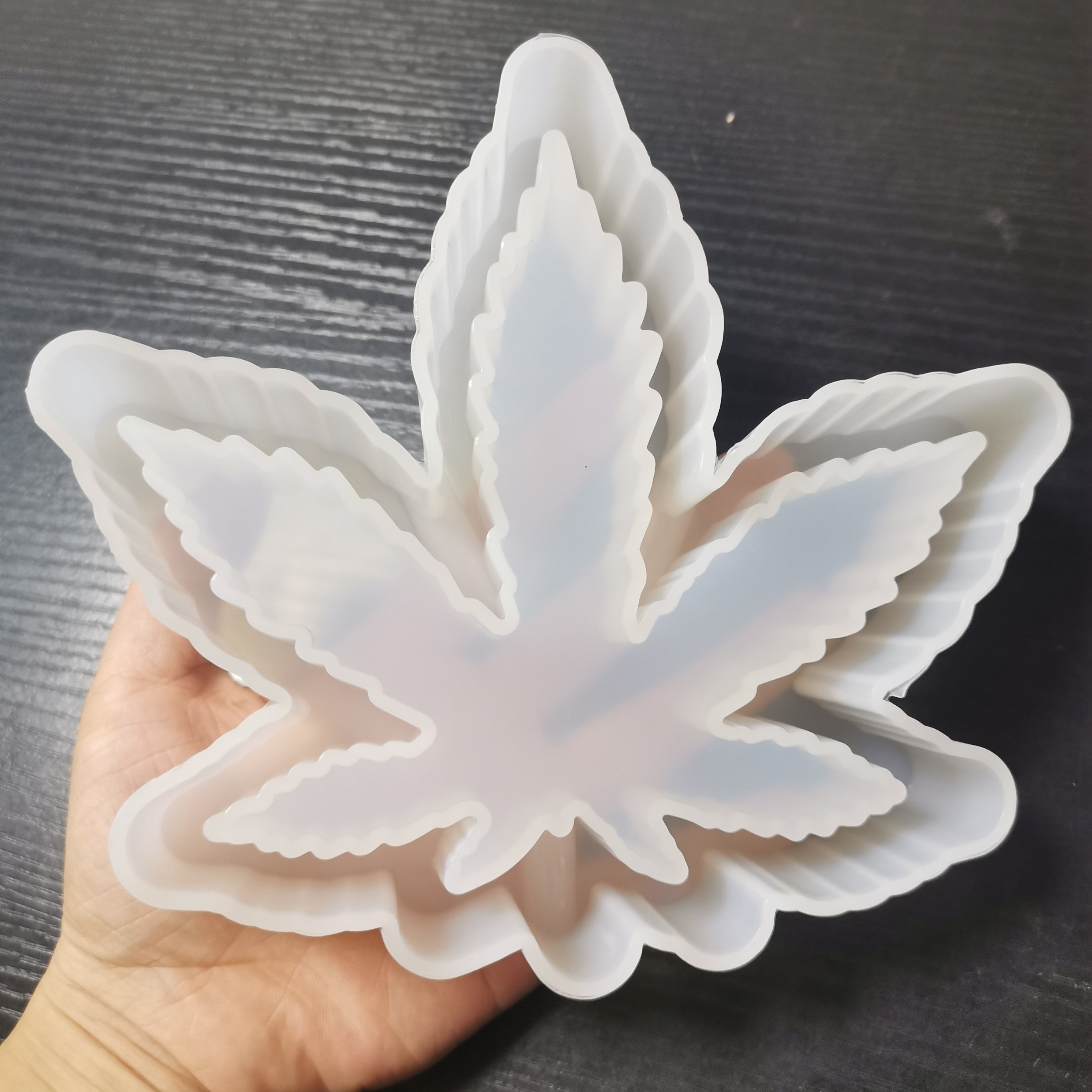 Marijuana Leaf Silicone Trays for Chocolate Gummies Party Novelty Gift Mold  with Dropper, 3 Pack – motanomata