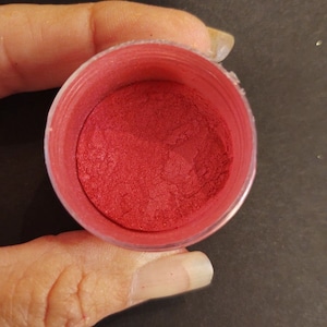 Rose Red Mica Pearl Powder 5 grams in a jar