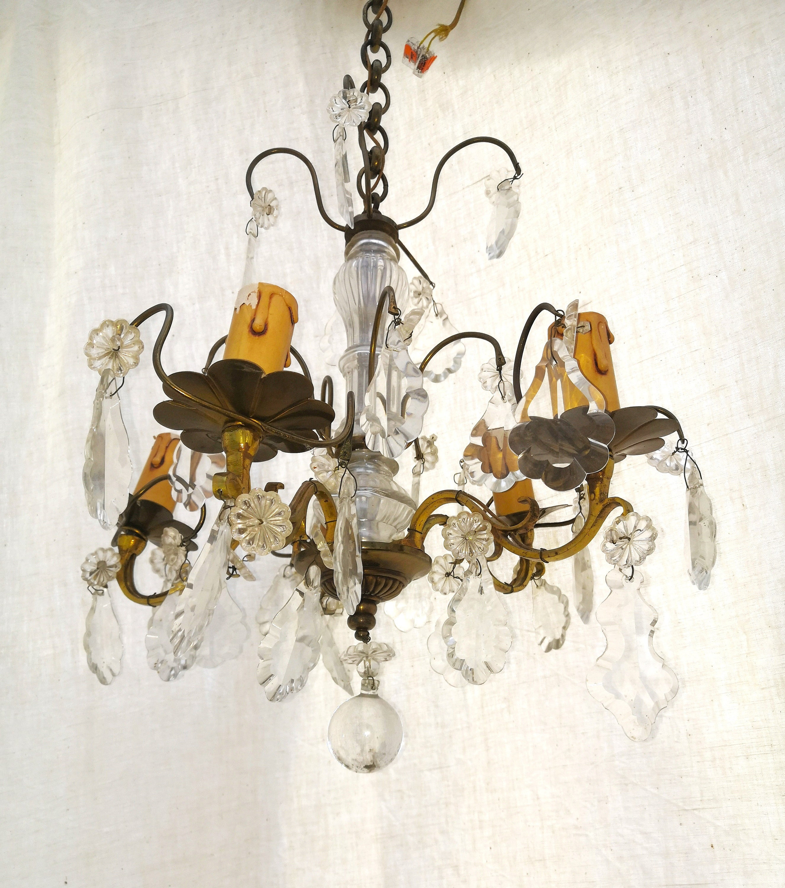 lustre ancien, france en bronze doré avec pampilles cristal, lustre à cinq branches, france, décoration de château