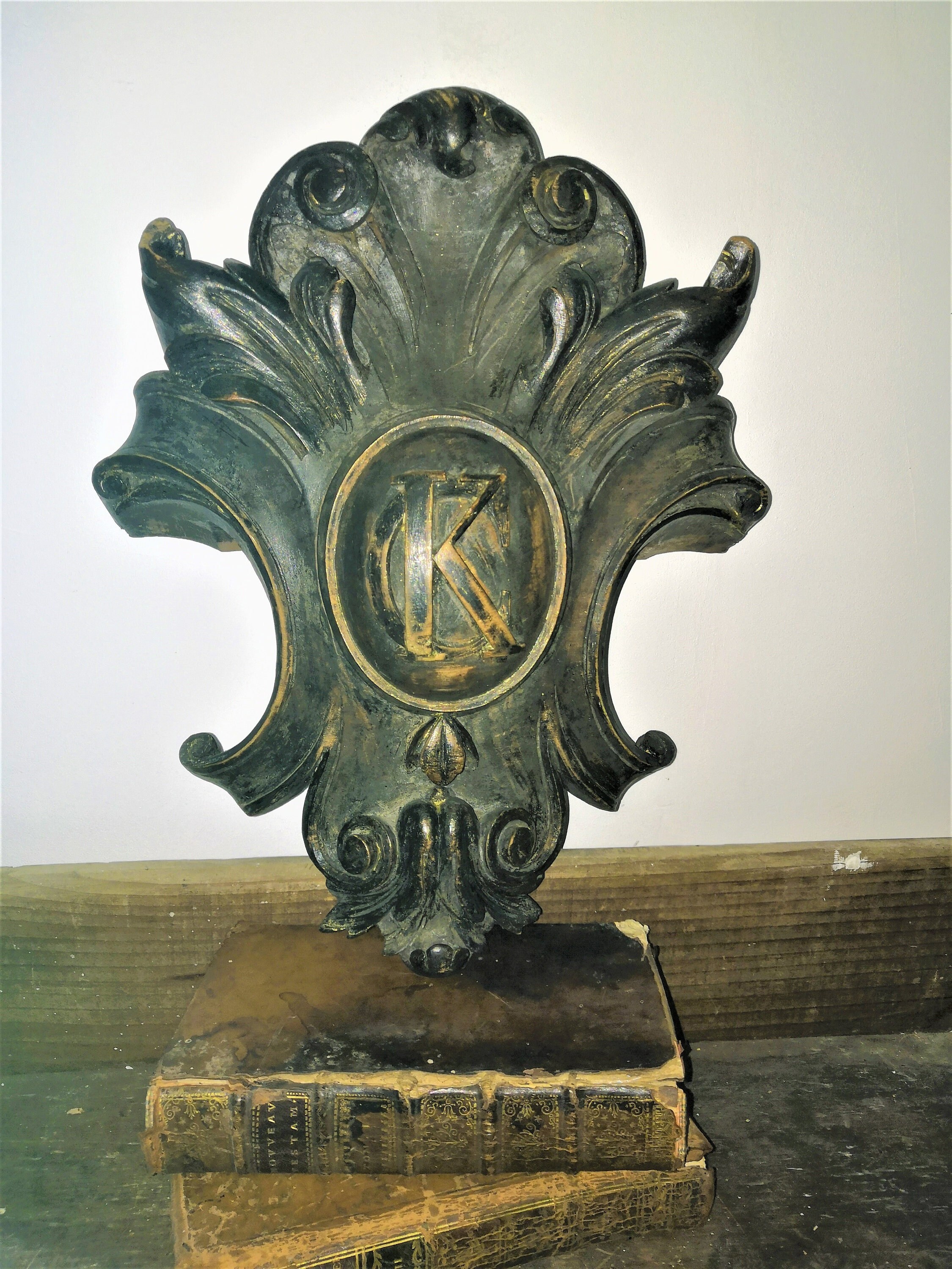 Antique Français Main Sculpté Bois Massif Noyer 19Ème Sauvetage Médaillon Monogramme