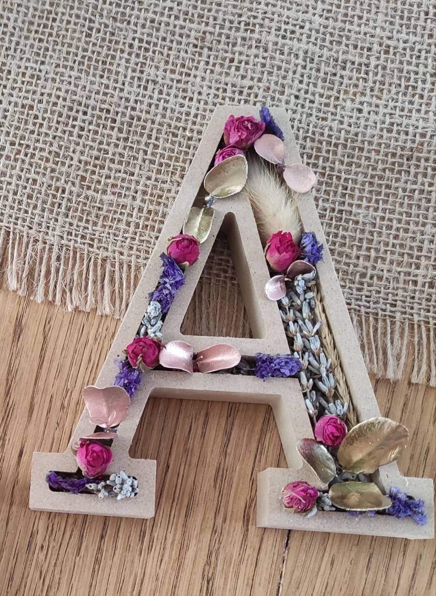 Lettre A en Fleurs Séchées