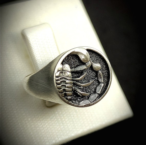 Bague scorpion femme sale