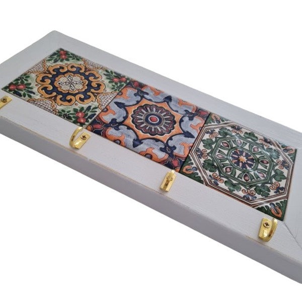 Talavera Key Holder Wall Key Holder with Moroccan Tile Inlay Reclaimed Wood/ Carpentry Handicraft Produkt/ Mediterranean tiles key holder.