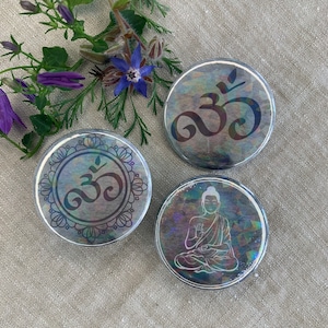 Magnet | Set | Button | Lotus | Buddha | OM | Pinnwand | Zettelhalter | Achtsamkeit | Leben | spiritueller Weg | Harmonie in Deinem Zuhause