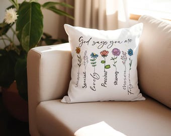 Almofada Floral Inspiradora: Deus Diz Que Você É - Decoração de Quarto