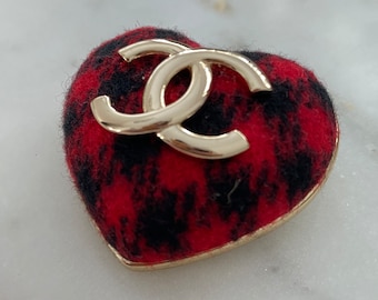 Vintage Chanel fluff quilted brooch pin