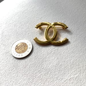 Broche vintage com o logotipo CC da Chanel imagem 3