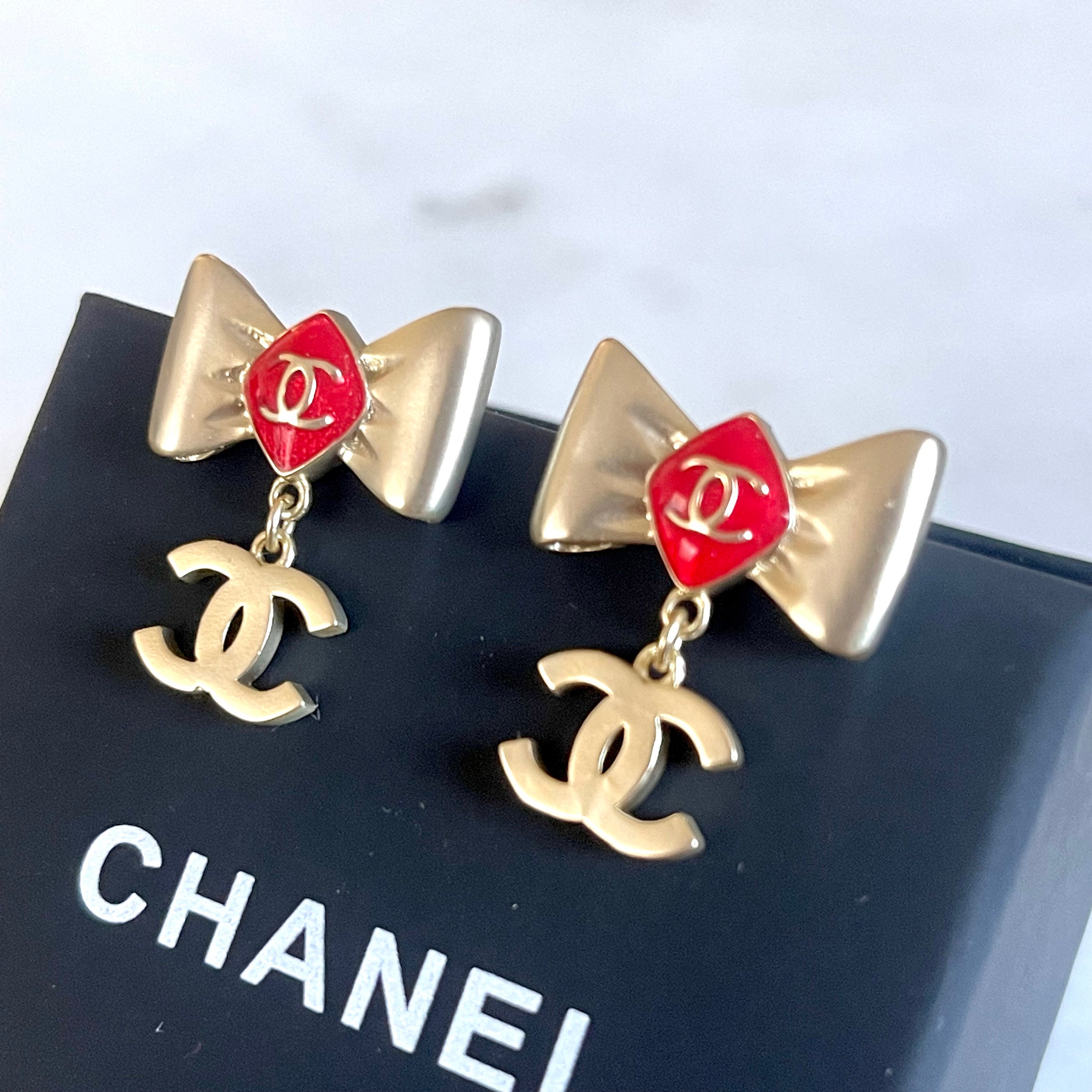 NIB Chanel Iconic Large CC Logo Crystal Chain Charm Silver Tone Drop  Earrings