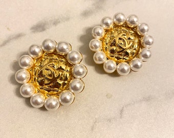 Vintage Jumbo Pearls clip on earrings ( Rare)