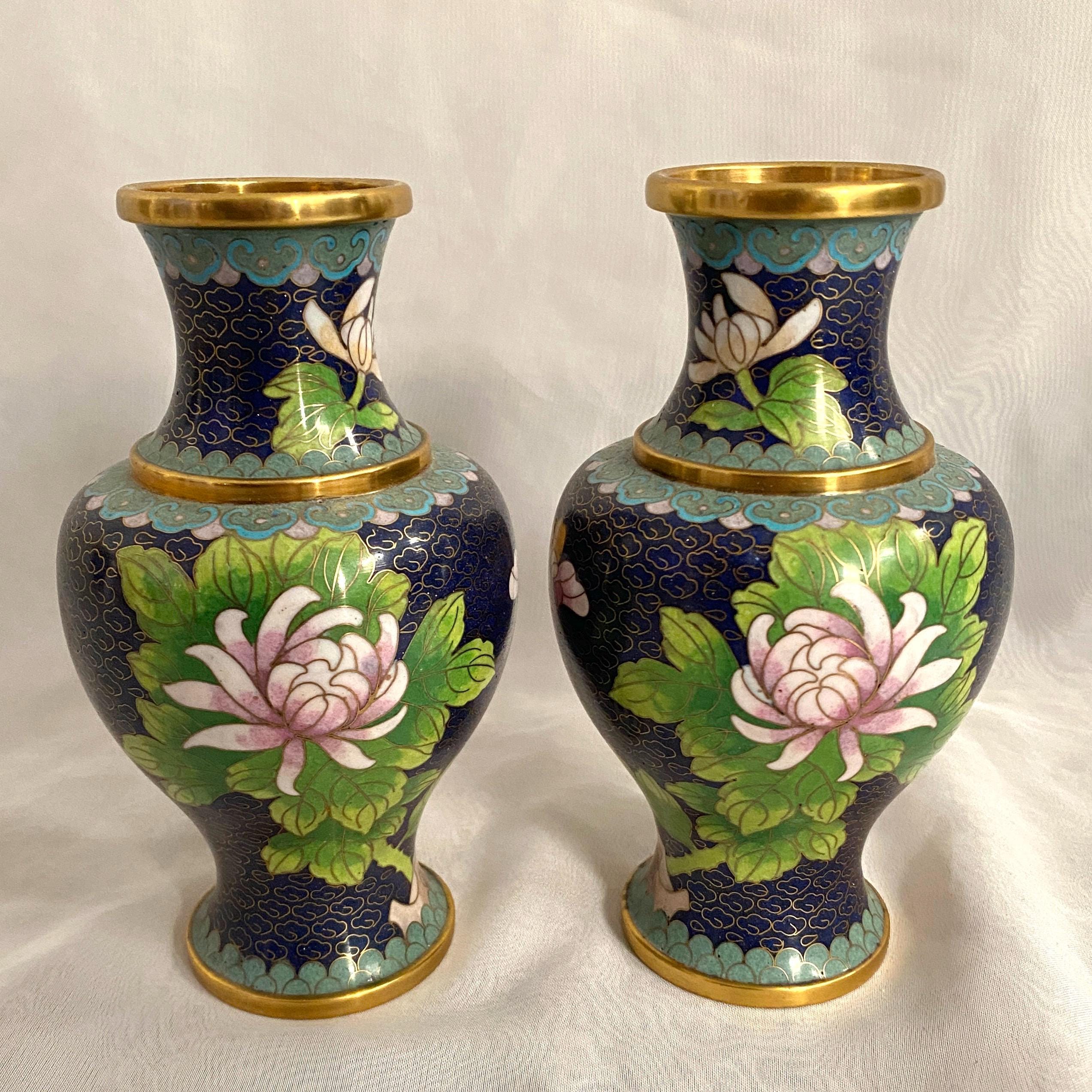 中国 古七宝琺瑯彩 花唐草文 三足蓋爐 香炉 M R8546