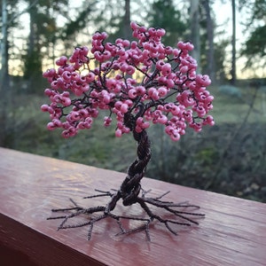 Mini bonsaiträd av pärltråd