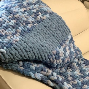 Chunky hand knit cozy warm blanket, home decor, Cozy soft Mother's Day gift, comfy throw for mom, handmade special blanket for Grandma