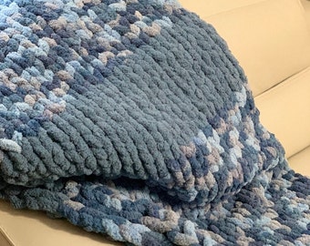 Chunky hand knit cozy warm blanket, home decor, Cozy soft Mother's Day gift, comfy throw for mom, handmade special blanket for Grandma