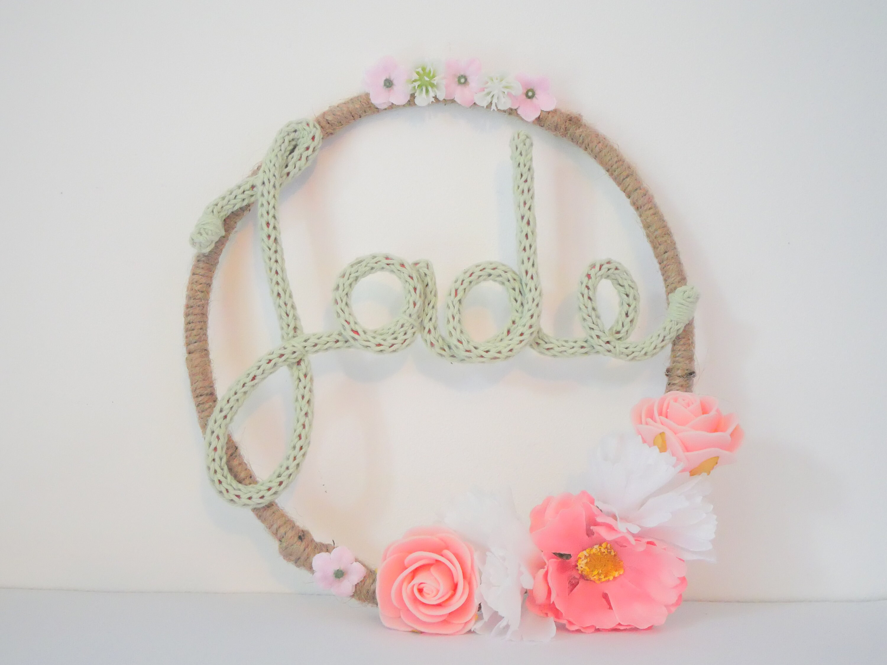 Prénom Personnalisable en Tricotin et Couronne de Fleur