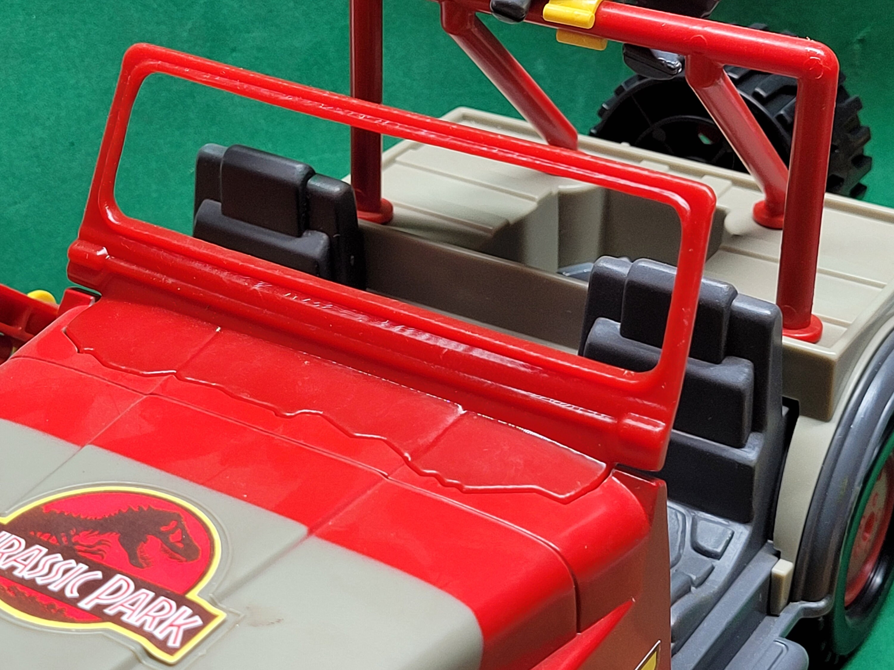 【新品】JURASSIC / LIVE THE WILD SIDE　赤ケース Aftermarket Replacement Windscreen Fits Jurassic Park Bush Devil