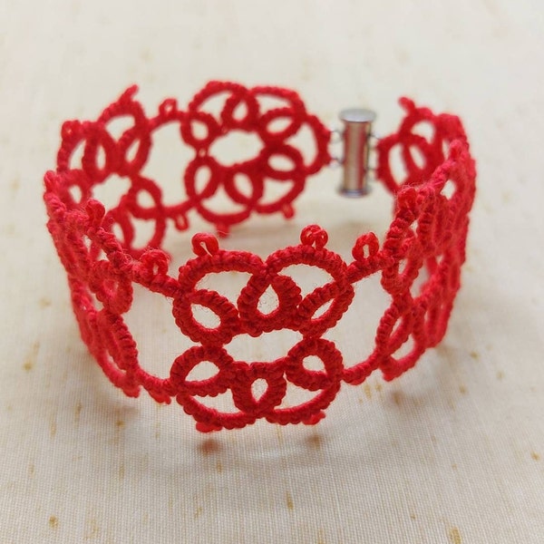 Bracelet en dentelle motif floral rouge - frivolité