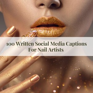 Peut inclure: Gros plan sur une main de femme avec un vernis à ongles pailleté doré et une bague dorée. Les lèvres de la femme sont également recouvertes de paillettes dorées. L'image est légendée "100 légendes de médias sociaux écrites pour les artistes en ongles".