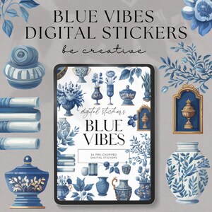 Op de afbeelding: Een set digitale stickers met 34 voorgecropte blauwe en witte illustraties van vazen, bloemen en andere decoratieve elementen. De tekst "digital stickers BLUE VIBES" wordt op het scherm weergegeven.