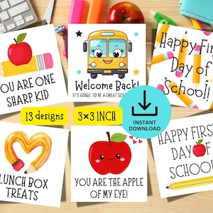 Puede incluir: Un conjunto de 13 tarjetas imprimibles de 7,6 x 7,6 cm para el regreso a clases con lindas ilustraciones de manzanas, lápices y un autobús escolar. Las tarjetas incluyen frases como "Eres un niño muy listo", "Golosinas para la lonchera" y "¡Feliz primer día de clases!"