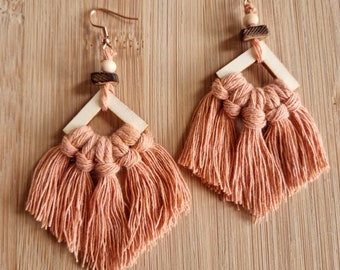 Macrame wooden earrings with coconut beads and 100% organic cotton.