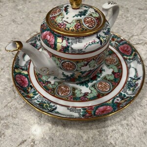 Vintage PCT Medaillon handbemalte Teekanne und Teller-Set aus Hong Kong