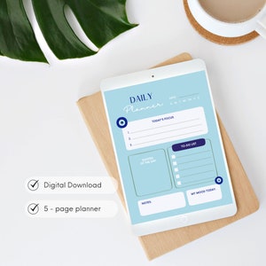 Op de afbeelding: Een blauwe en witte dagelijkse planner met een blauw boze oogontwerp. De planner heeft secties voor de focus van vandaag, de to-do-lijst, citaten van de dag, notities en mijn stemming van vandaag. De planner is een digitale download en heeft 5 pagina's.