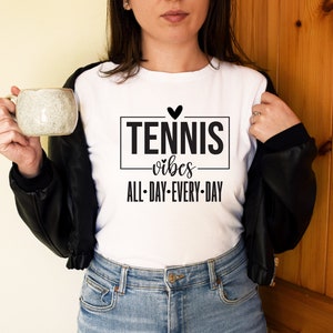 テニス SVG テニス カット ファイル テニス シルエット テニス ママ SVG テニス クリカット テニス クリップアート テニス シャツ PNG テニス ベクター PNG プレーヤー 印刷可能