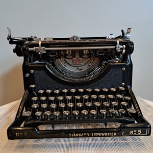 Vintage 1930s Underwood No. 5 Typewriter