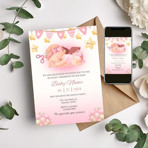 Könnte beinhalten: Rosa-weiße Babyparty-Einladung mit einer Cartoon-Illustration eines schlafenden Baby-Mädchens. Die Einladung enthält den Text "We are delighted to invite you to the Mundan Ceremony of our baby Baby Name 05 | 25 | 2024 Best regards the Saheta Family 123, Anywhere st. Anycity 12345 RSVP to Amisha 1234567890 We appreciate your presence".