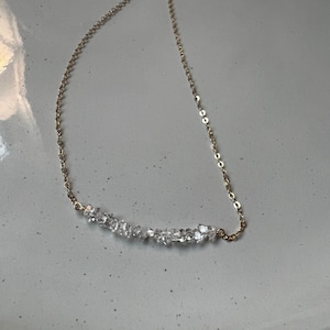 Collar pequeño con barra de cuarzo y diamantes Herkimer