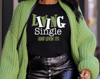 Sudadera Living Single And Lovin' It, sudaderas anti San Valentín, sudadera blanca para Bestie, equipo de vida para solteros divertidos, regalo para ella