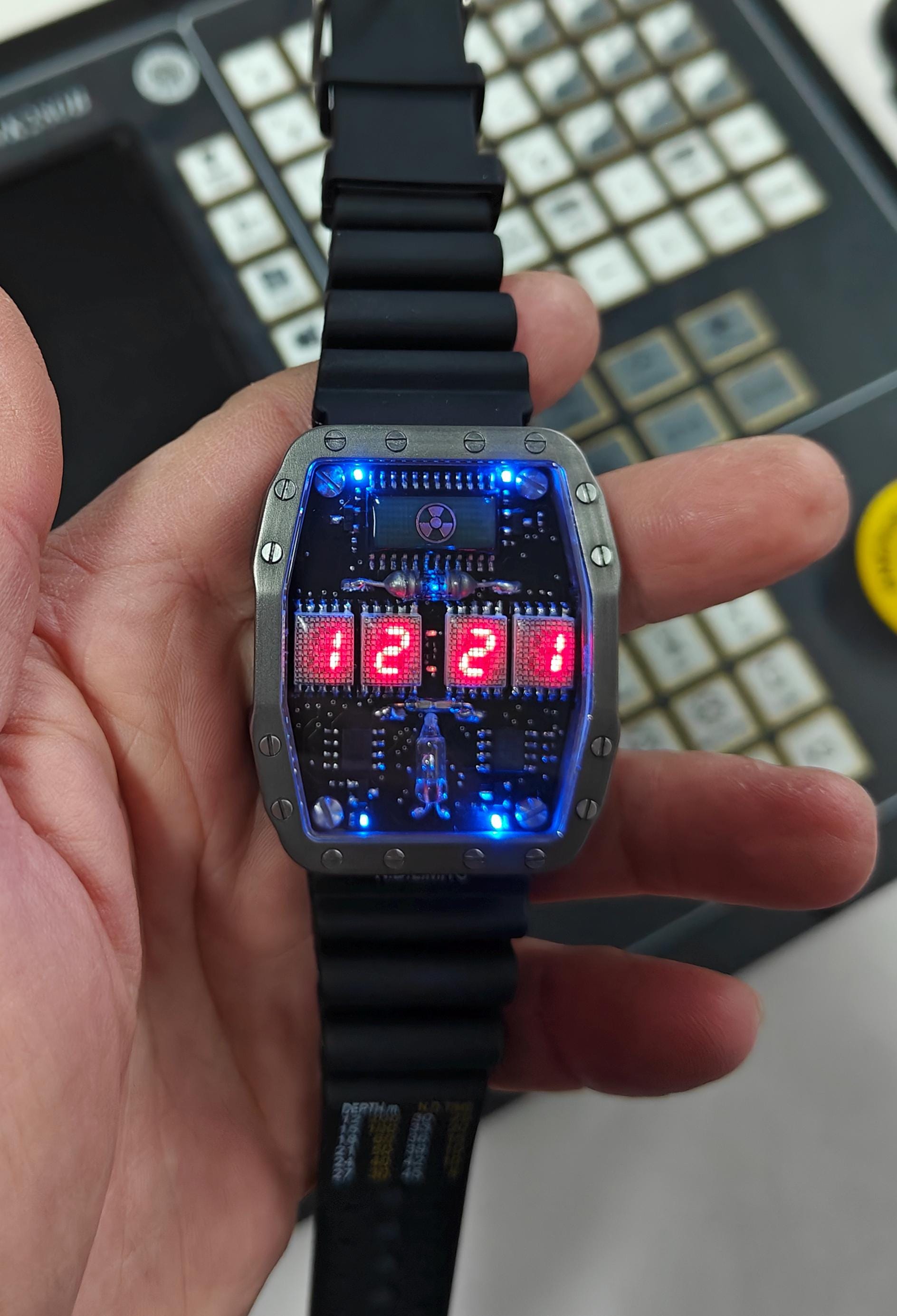 チタン腕時計、赤色LED、ハンドメイド、イタリア製 - Etsy 日本