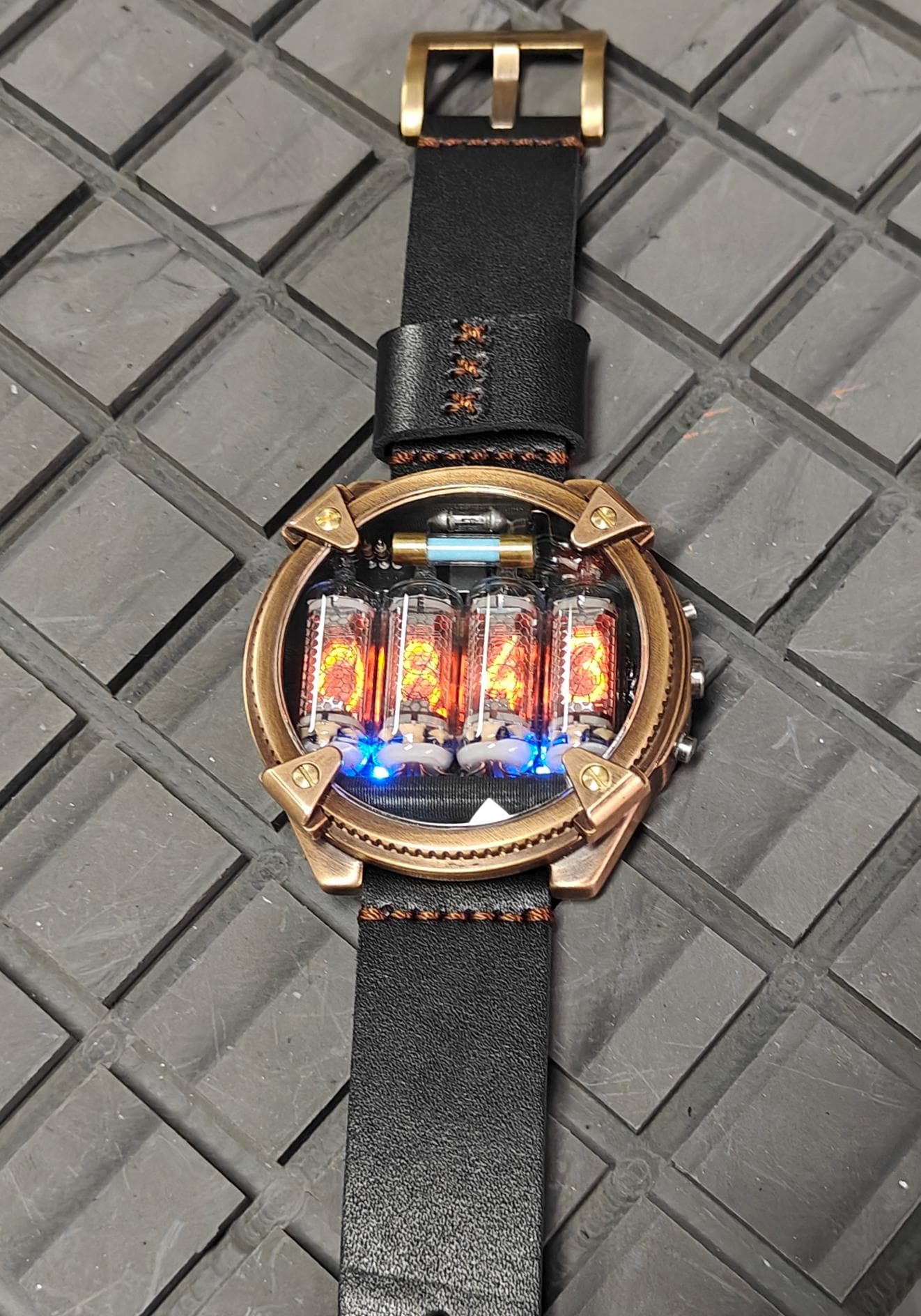 オリジナルのニキシー管時計 Z570M仕様 オリジナルのニキシー管時計