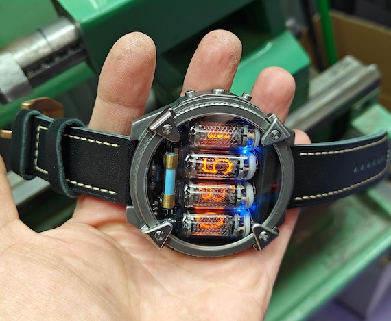 ニキシー管時計、チタン製ハンドメイド、イタリア製 - Etsy 日本