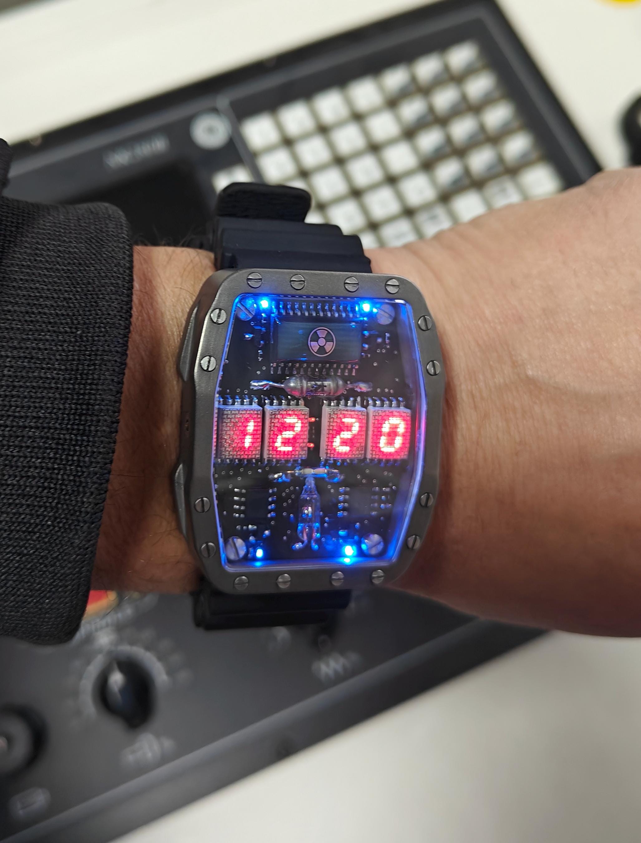 チタン腕時計、赤色LED、ハンドメイド、イタリア製 - Etsy 日本