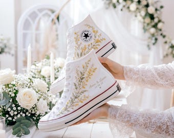 Gepersonaliseerde mimosa geborduurde Converse, gele bloemen bruiloft sneakers, aangepaste bruids Converse schoenen, handgeborduurde hoge toppen