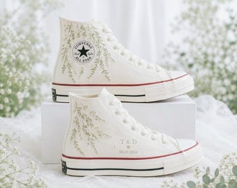 Op maat geborduurde Converse-huwelijksschoenen, gepersonaliseerde bruidsneakers met namen en datum, met de hand geborduurde bloemenschoenen