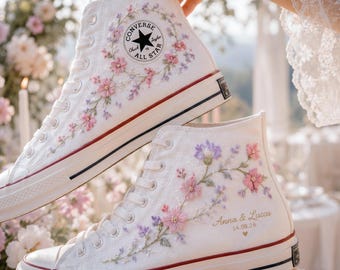 ピンクの花柄刺繍入りコンバース、カスタムブライダルウェディングスニーカー、ロマンチックな花柄コンバースシューズ、手刺繍入りハイカットスニーカー