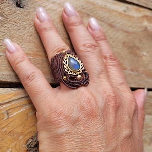 Makramee-Ring mit Labradorit, Boho, Hippie, Ethno, Mittelalter.