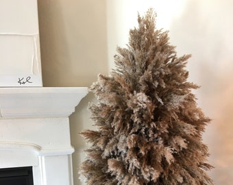 5ft Pampas Christmas Tree - Brown - Sturdy Metal Frame - Arrives already assembled/built in 2 sections