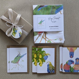 Geschirrtuch & Geschenk- / Grußkarten-Geschenkset mit australischen Papageien. Vogel Liebhaber Geschenk. Box-Set mit 6 Karten und einem hübschen Geschirrtuch aus Bio-Baumwolle.