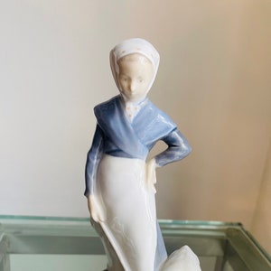 Royal Copenhagen Porcelain Figurine #528 Goose Girl