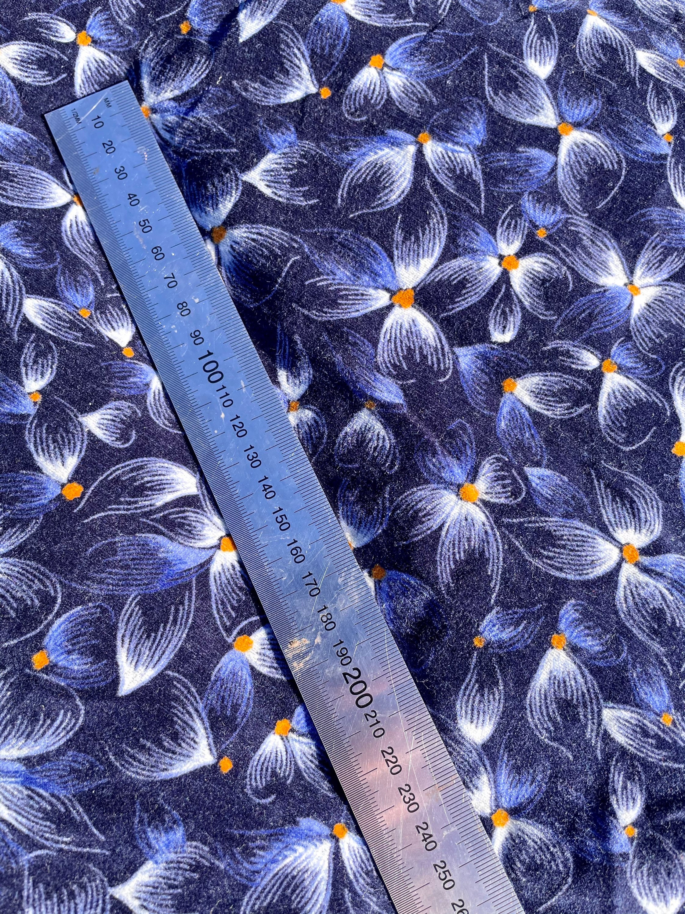 Royal Samt Stoff Polyester Zum Nähen - Motiv Pfoten Und Punkte