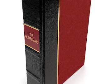 O livro "A Empregada Doméstica" de Freida McFadden, capa dura encadernada em couro - Edição Especial (Presente de Luxo)