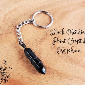 Porte-clés en cristal à pointe d'obsidienne noire - Fil de fer enveloppé dans du fil noir résistant à la ternissure