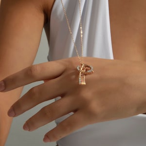 Colgante de oro macizo de 18 k con diamantes reales y letra inicial, collar hecho a mano con la letra P, collar con letra elegante en 3D, collar con inicial con medio pavé