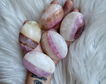 Piedras de palma de hematita y aragonita rosa