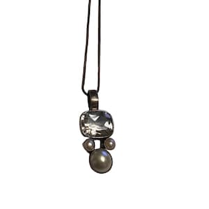 1 Sterling chain and sterling pendant with a brilliant topaz and pearls